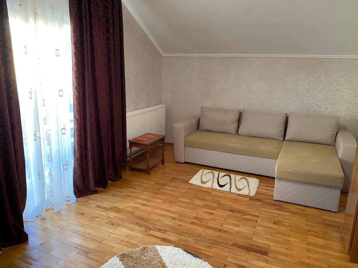 شقة Curtea de Argeş  في Apartament Mansarda المظهر الخارجي الصورة