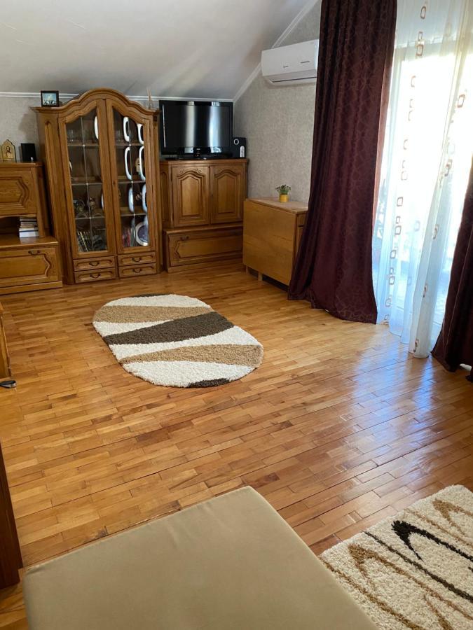 شقة Curtea de Argeş  في Apartament Mansarda المظهر الخارجي الصورة